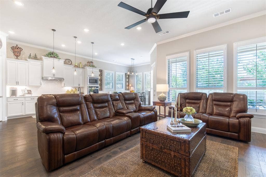 1101 10th Street, Argyle, TX 76226 Open floor plan with the family room open to the kitchen and dining room. Great for families and entertaining.