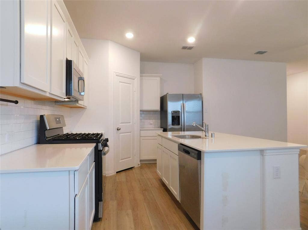 3500 Kingsview Drive, Denton, TX 76207