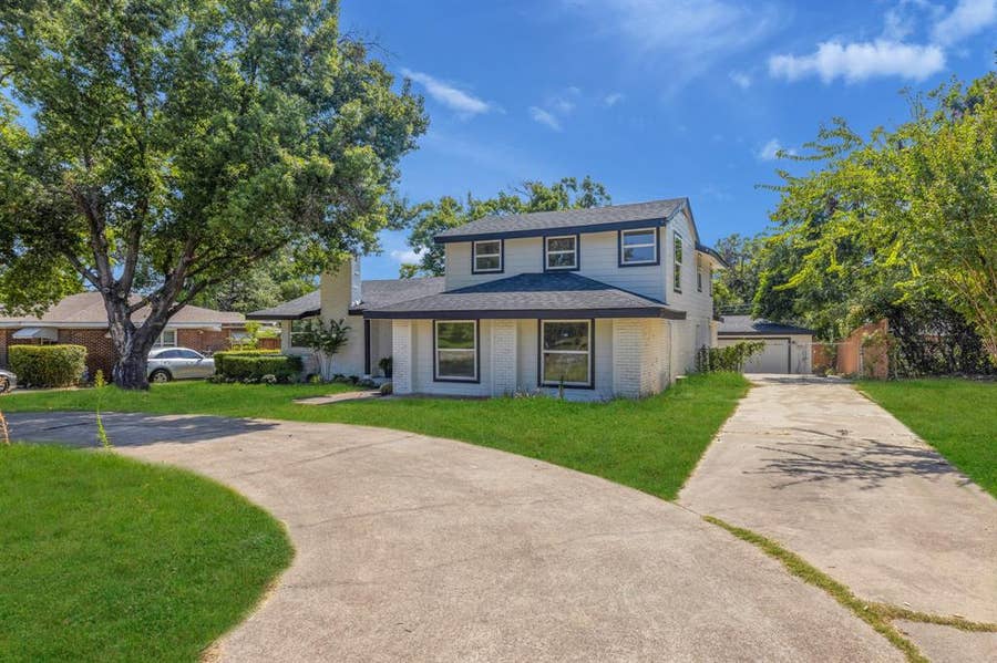 Property photo for 1820 Cedar Crest Boulevard, Dallas, TX