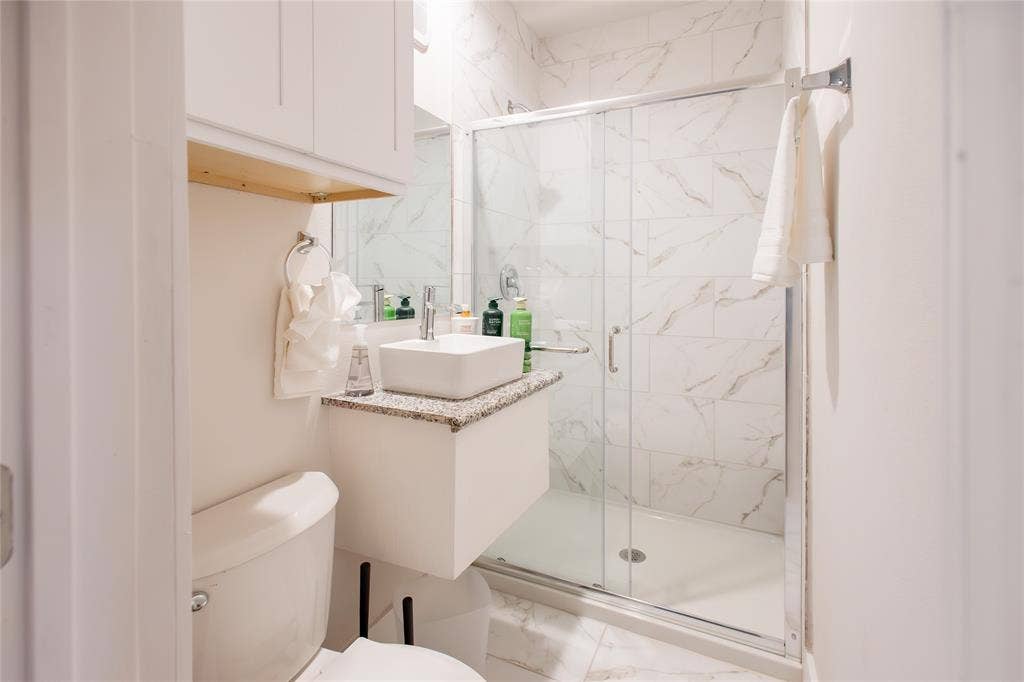 4031 Rawlins Street, Dallas, TX 75219 4031 Rawlins Street, Dallas, TX 75219