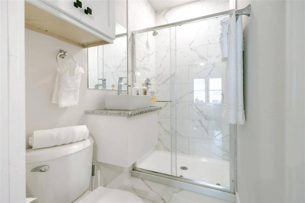 4031 Rawlins Street, Dallas, TX 75219 4031 Rawlins Street, Dallas, TX 75219