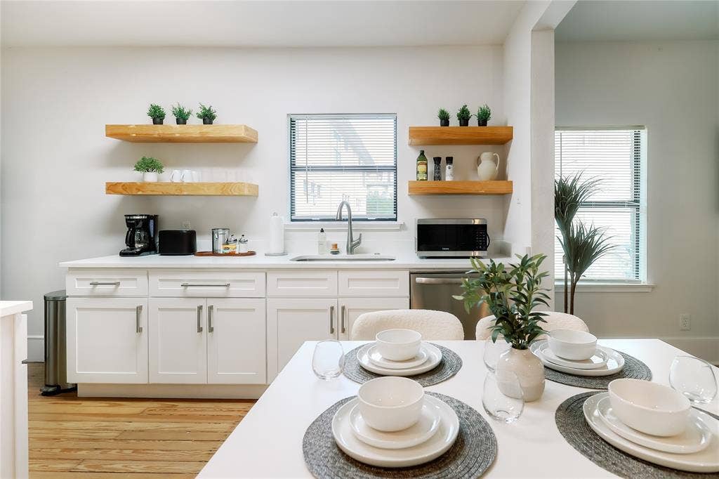 4031 Rawlins Street, Dallas, TX 75219 4031 Rawlins Street, Dallas, TX 75219