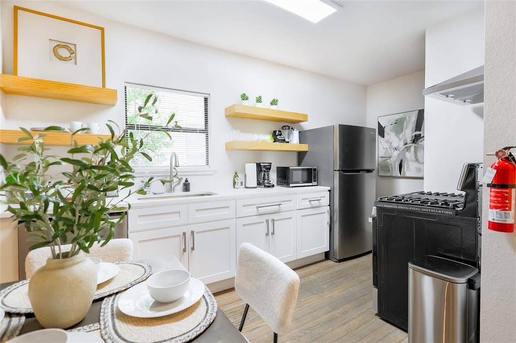 4031 Rawlins Street, Dallas, TX 75219 4031 Rawlins Street, Dallas, TX 75219