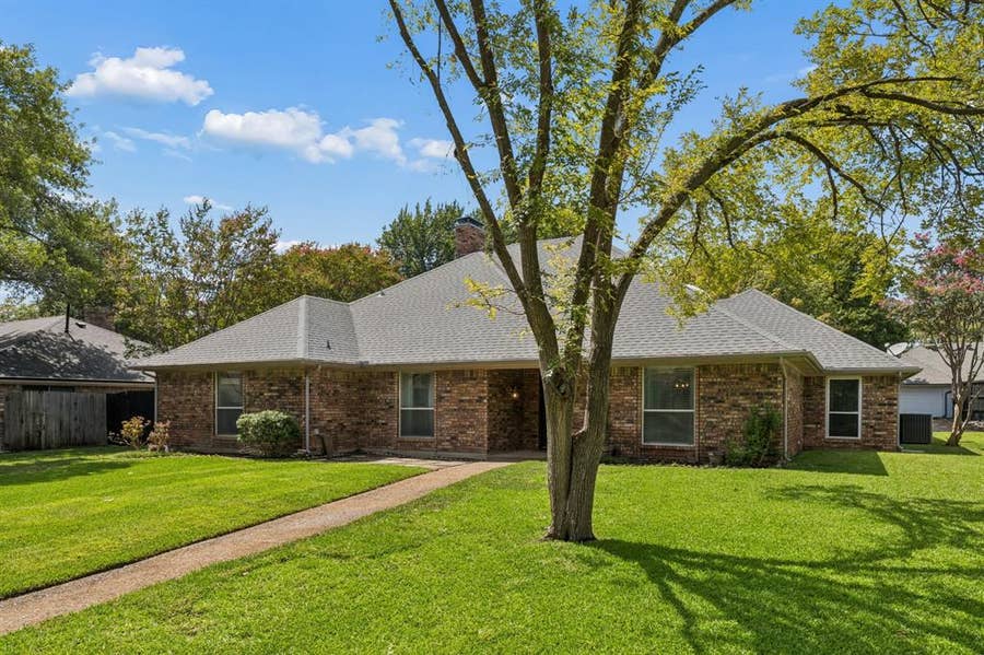 Property photo for 6611 Elvedon Drive, Dallas, TX