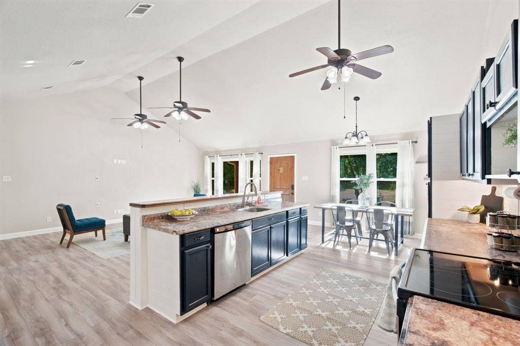 328 Silver Lane, Azle, TX 76020 328 Silver Lane, Azle, TX 76020
