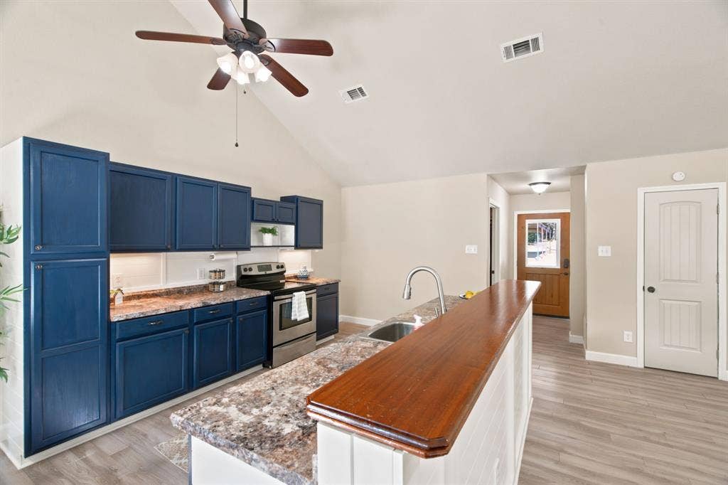 328 Silver Lane, Azle, TX 76020 328 Silver Lane, Azle, TX 76020