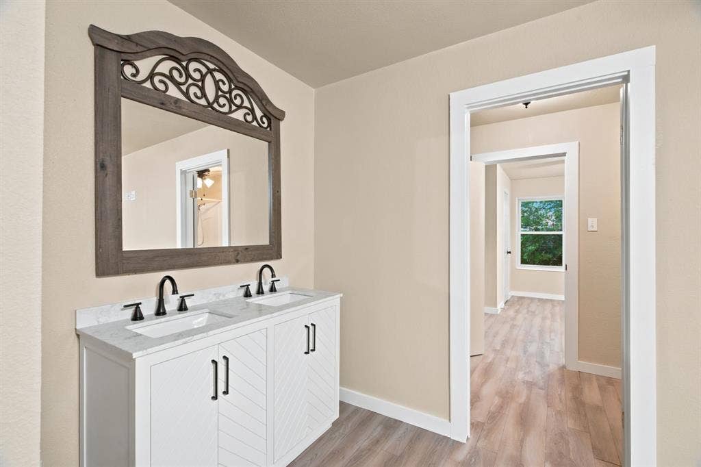 328 Silver Lane, Azle, TX 76020 328 Silver Lane, Azle, TX 76020