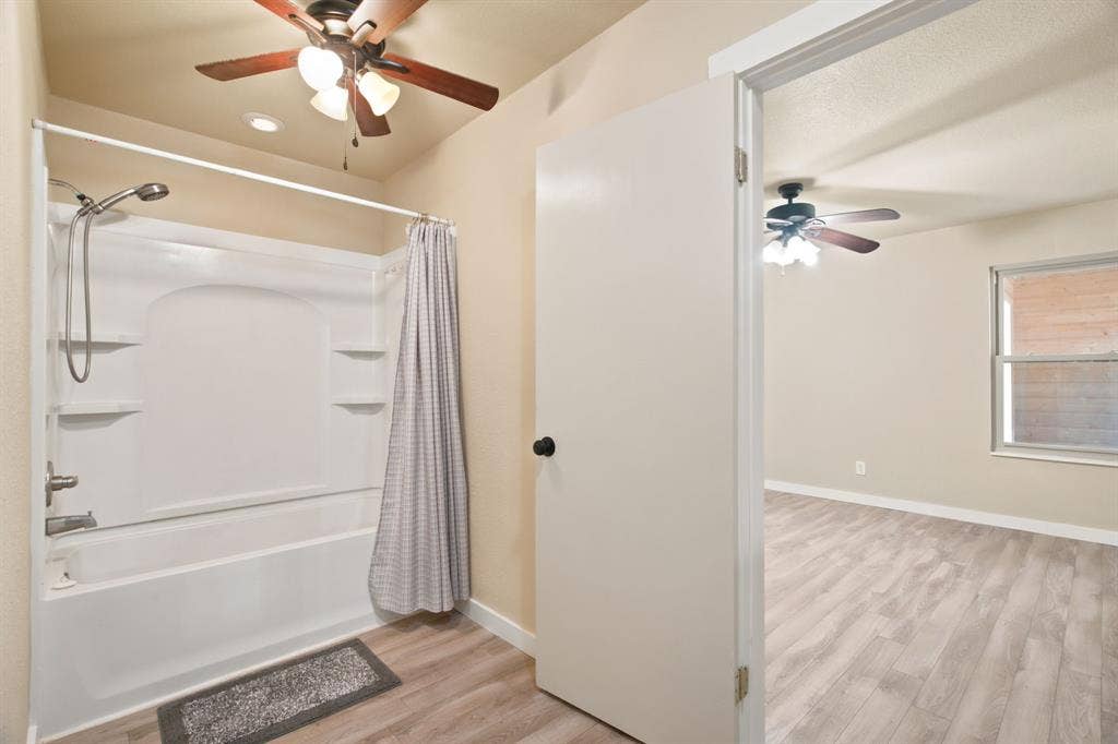 328 Silver Lane, Azle, TX 76020 328 Silver Lane, Azle, TX 76020
