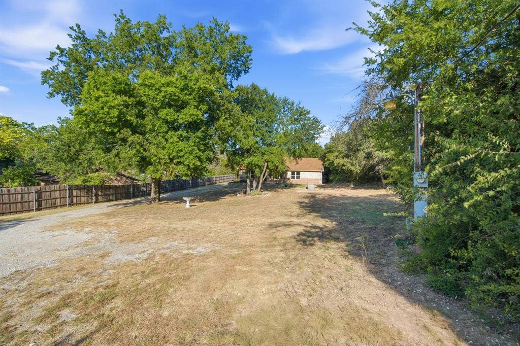 328 Silver Lane, Azle, TX 76020 328 Silver Lane, Azle, TX 76020