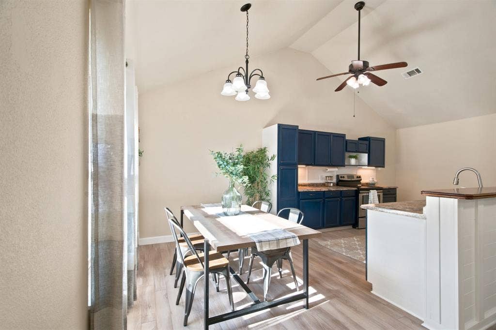 328 Silver Lane, Azle, TX 76020 328 Silver Lane, Azle, TX 76020