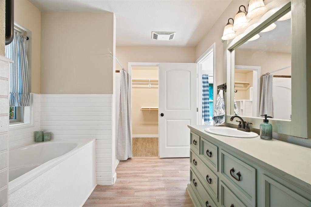 328 Silver Lane, Azle, TX 76020 328 Silver Lane, Azle, TX 76020