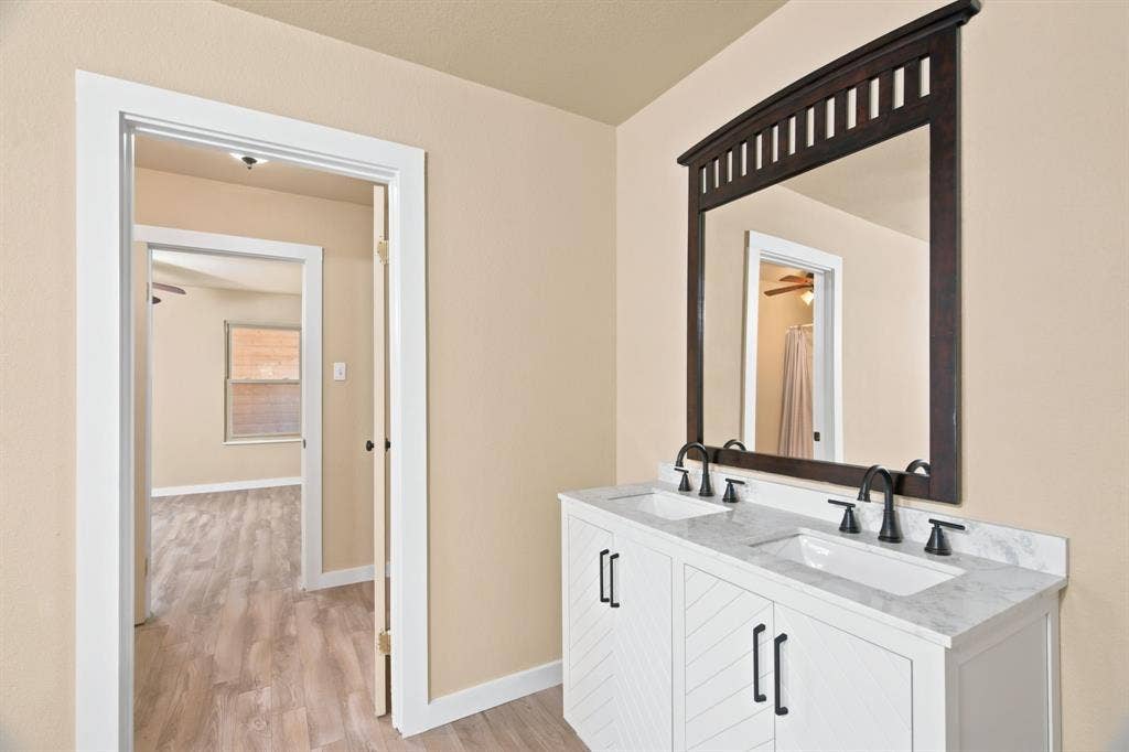 328 Silver Lane, Azle, TX 76020 328 Silver Lane, Azle, TX 76020