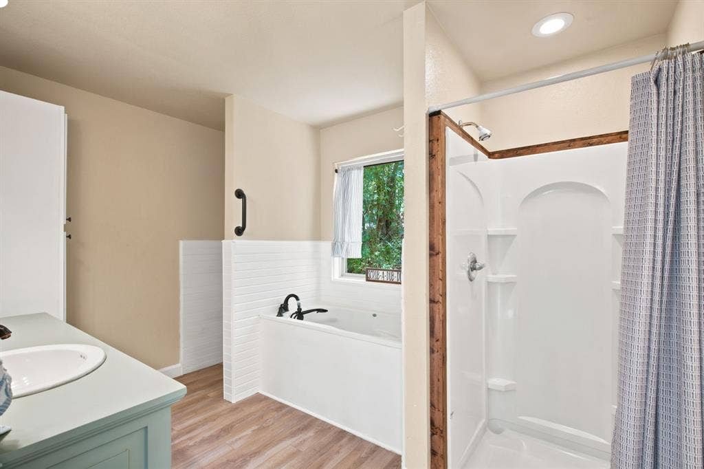328 Silver Lane, Azle, TX 76020 328 Silver Lane, Azle, TX 76020