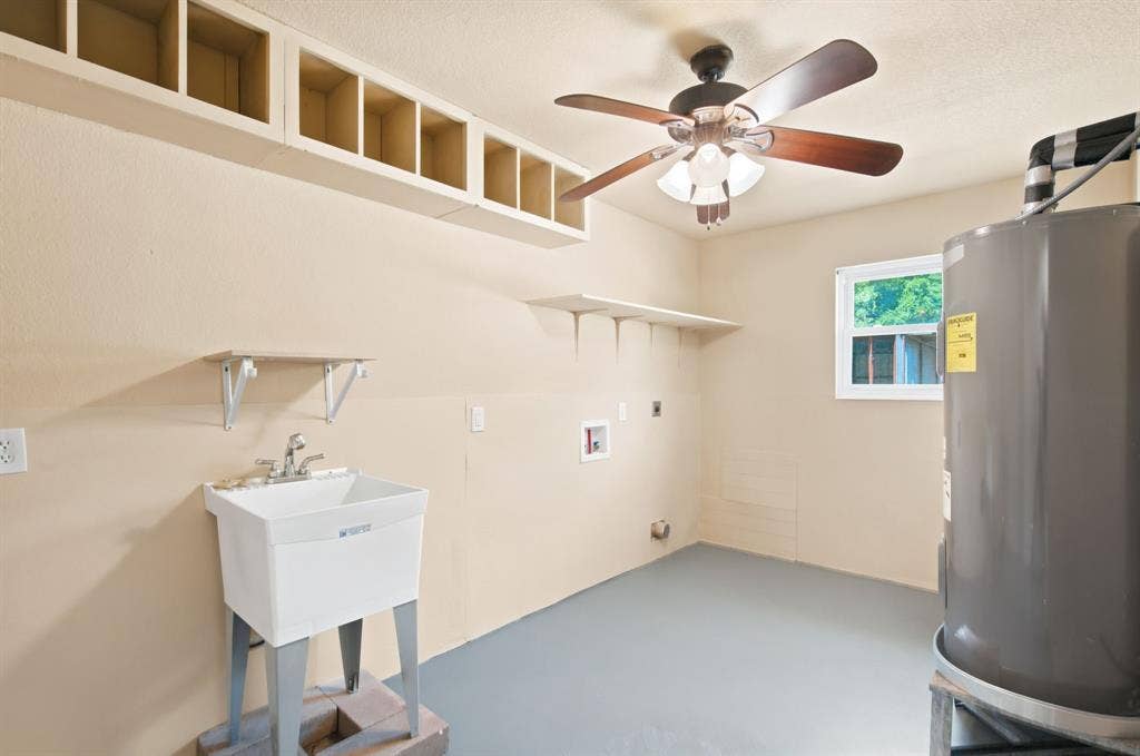 328 Silver Lane, Azle, TX 76020 328 Silver Lane, Azle, TX 76020