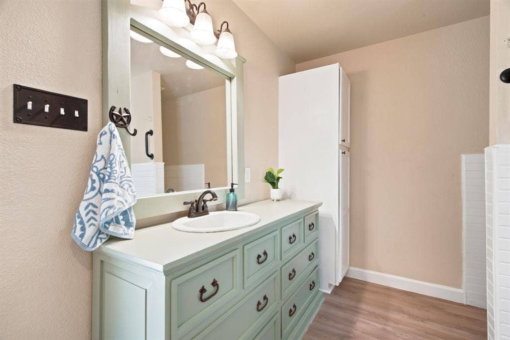 328 Silver Lane, Azle, TX 76020 328 Silver Lane, Azle, TX 76020