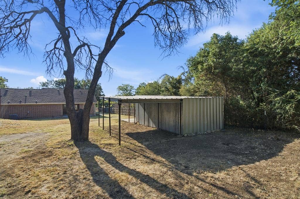 328 Silver Lane, Azle, TX 76020 328 Silver Lane, Azle, TX 76020