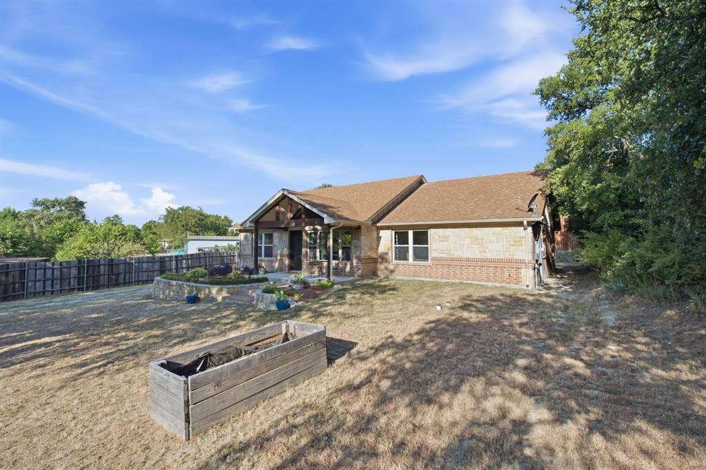 328 Silver Lane, Azle, TX 76020 328 Silver Lane, Azle, TX 76020