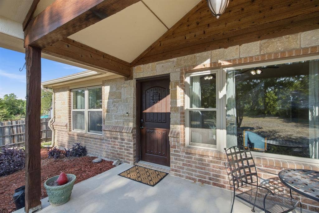 328 Silver Lane, Azle, TX 76020 328 Silver Lane, Azle, TX 76020