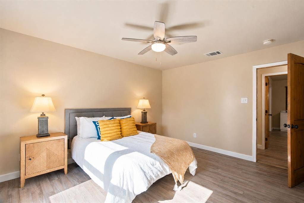 328 Silver Lane, Azle, TX 76020 328 Silver Lane, Azle, TX 76020