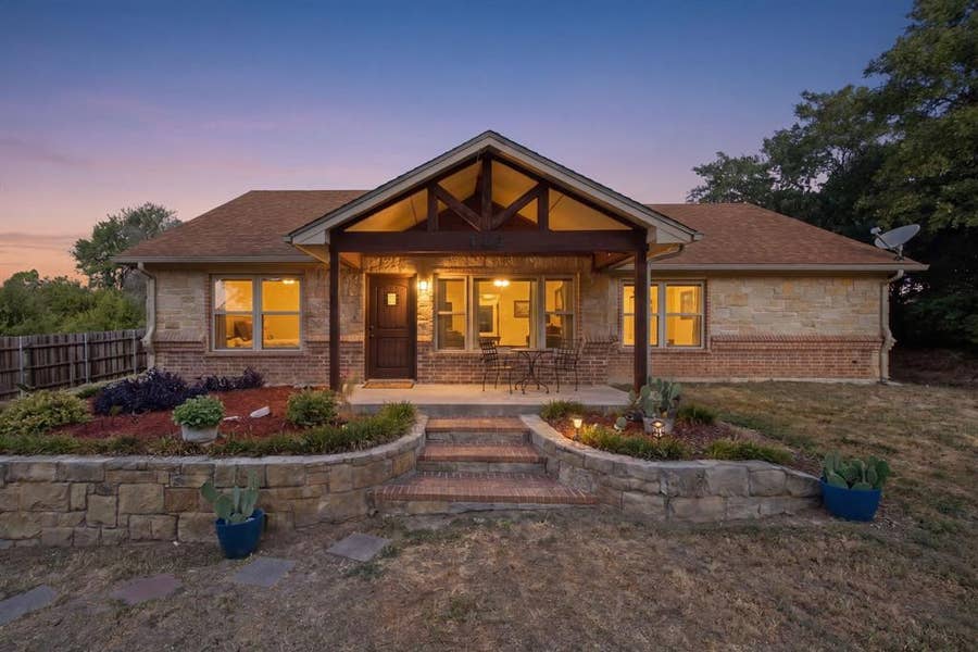 Property photo for 328 Silver Lane, Azle, TX