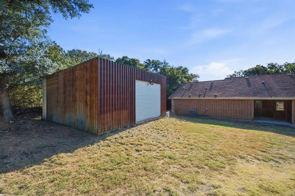 328 Silver Lane, Azle, TX 76020 328 Silver Lane, Azle, TX 76020