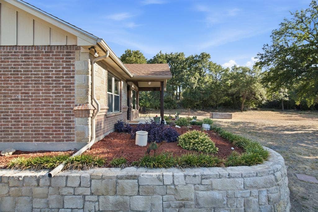 328 Silver Lane, Azle, TX 76020 328 Silver Lane, Azle, TX 76020