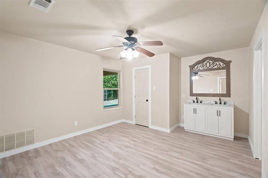 328 Silver Lane, Azle, TX 76020 328 Silver Lane, Azle, TX 76020