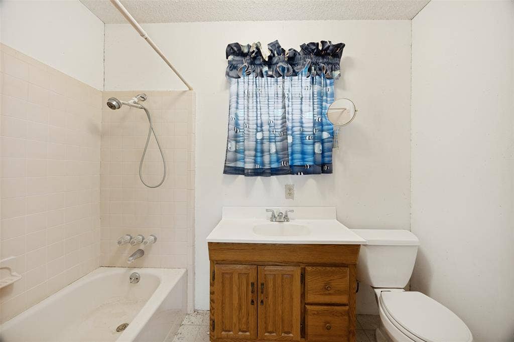 4449 County Road 895, Princeton, TX 75407 Upstairs bathroom.