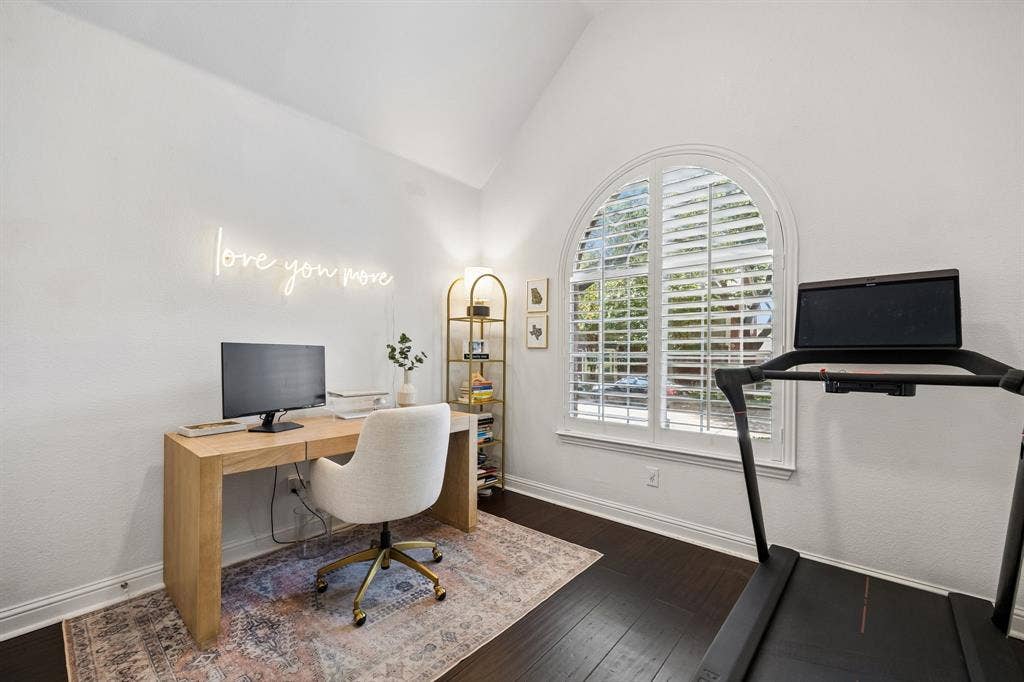 9028 Clearhurst Drive, Dallas, TX 75238 9028 Clearhurst Drive, Dallas, TX 75238