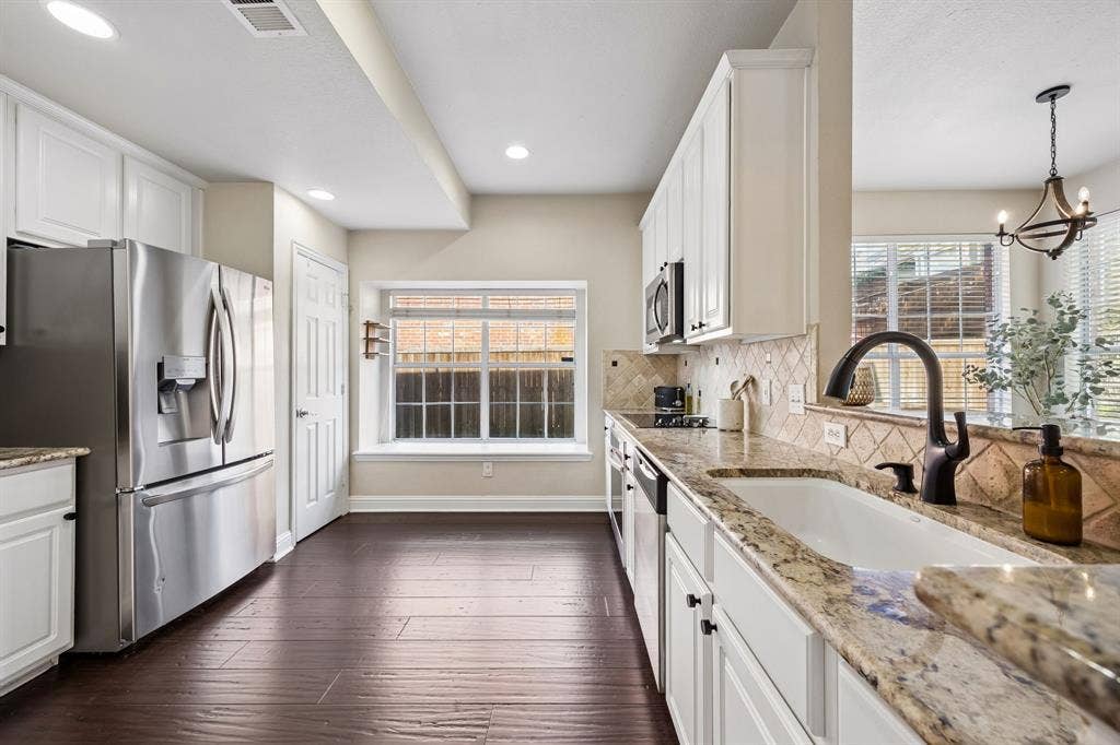 9028 Clearhurst Drive, Dallas, TX 75238 9028 Clearhurst Drive, Dallas, TX 75238
