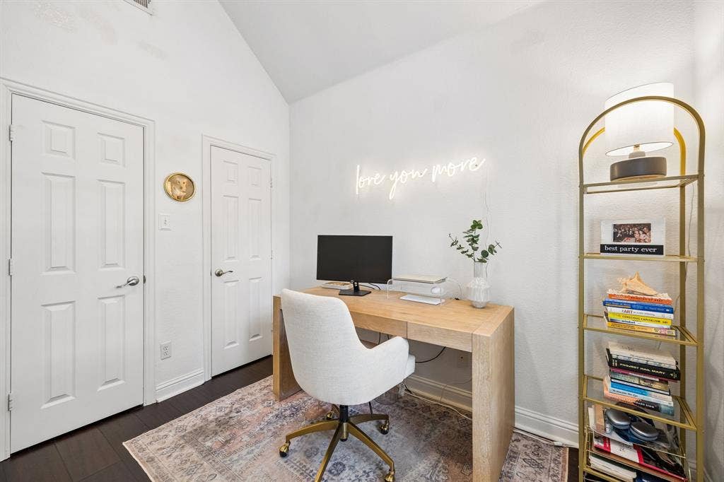 9028 Clearhurst Drive, Dallas, TX 75238 9028 Clearhurst Drive, Dallas, TX 75238