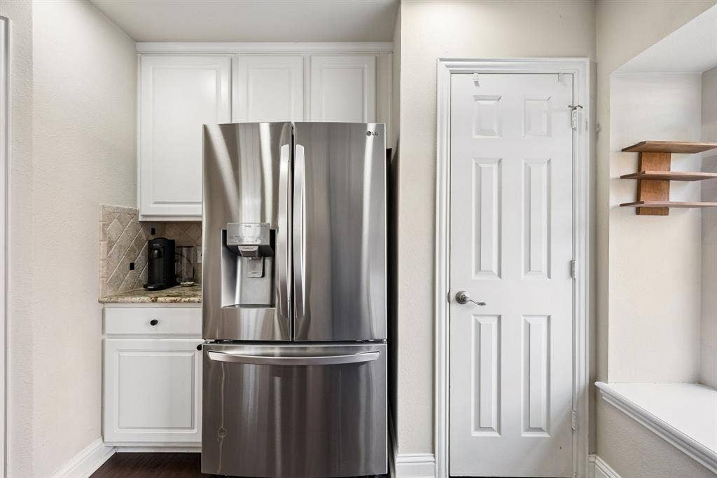 9028 Clearhurst Drive, Dallas, TX 75238 9028 Clearhurst Drive, Dallas, TX 75238
