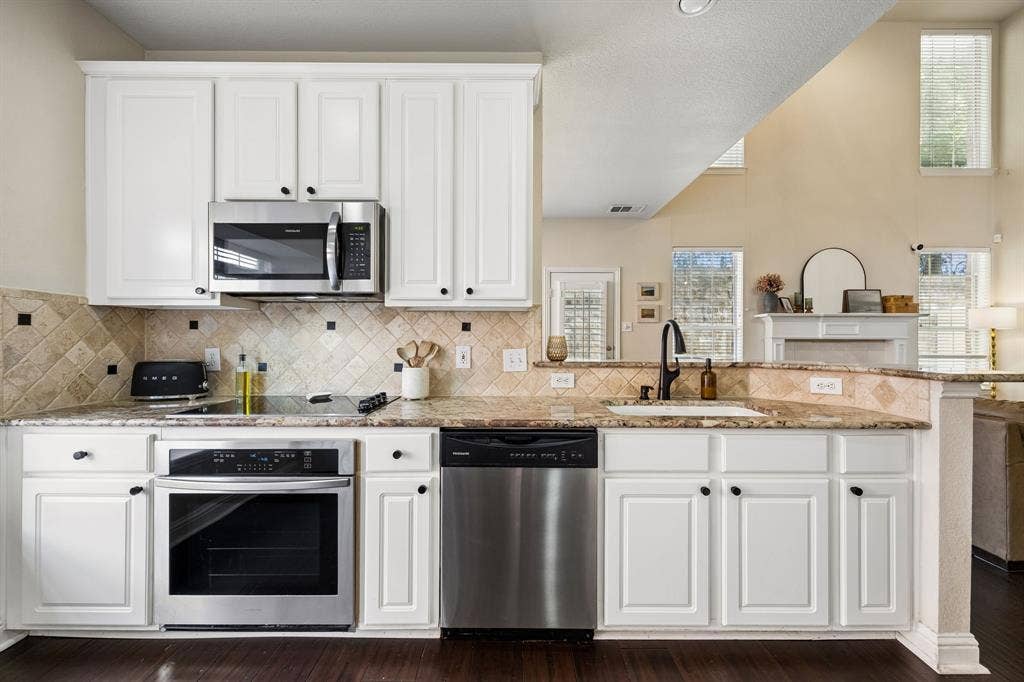 9028 Clearhurst Drive, Dallas, TX 75238 9028 Clearhurst Drive, Dallas, TX 75238