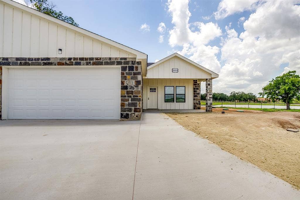 133 Winners Circle Unit # 102, #102, Weatherford, TX 76087 133 Winners Circle Unit # 102, #102, Weatherford, TX 76087