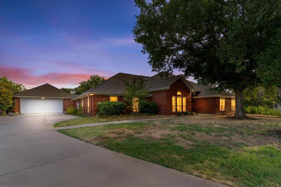 Property photo for 501 Valle Vista Court, Keller, TX