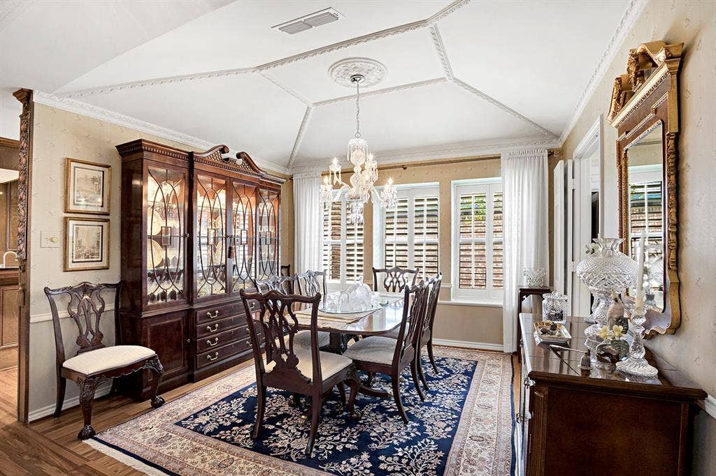16046 Chalfont Circle, Dallas, TX 75248