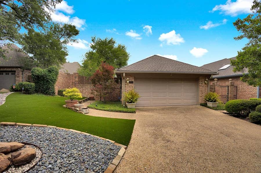 Property photo for 16046 Chalfont Circle, Dallas, TX