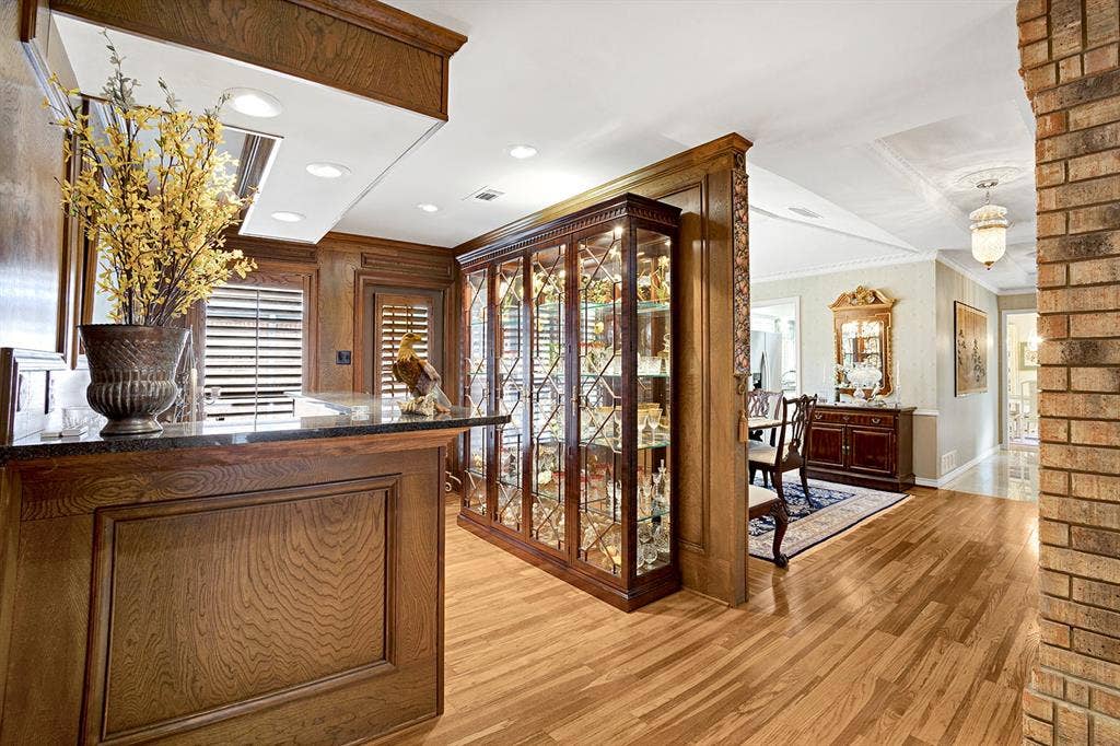 16046 Chalfont Circle, Dallas, TX 75248