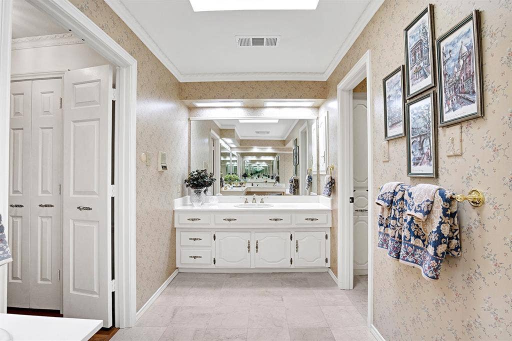 16046 Chalfont Circle, Dallas, TX 75248
