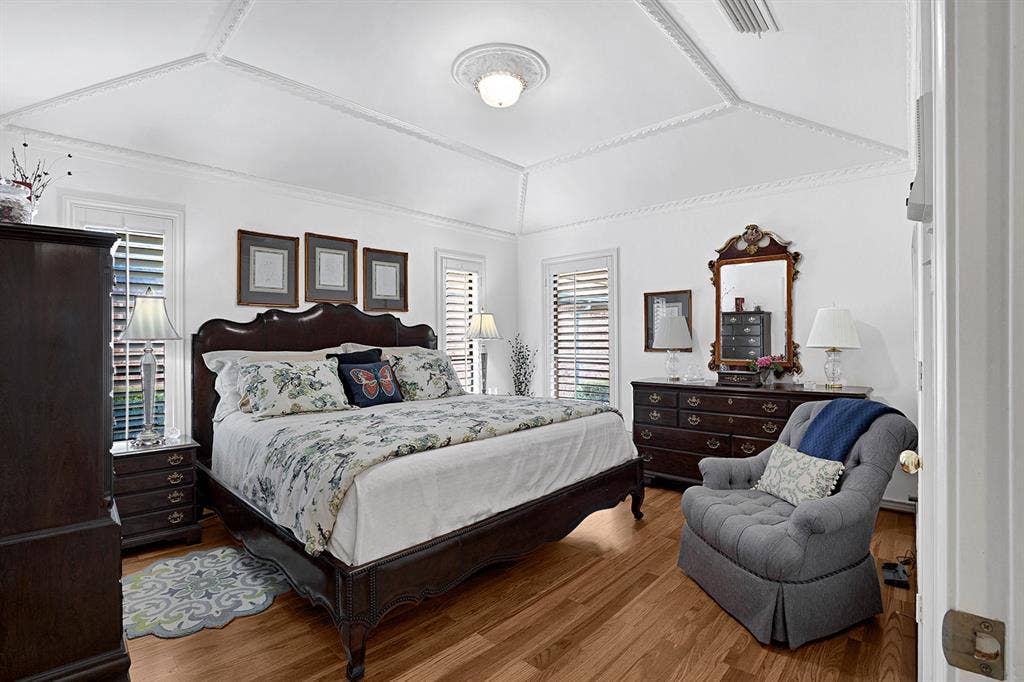 Has a walk-in closet