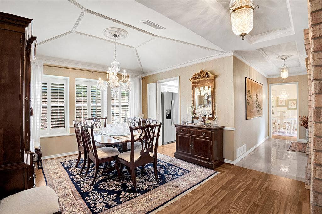 16046 Chalfont Circle, Dallas, TX 75248