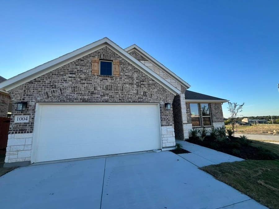 Property photo for 1004 Elmstead Drive, Fort Worth, TX