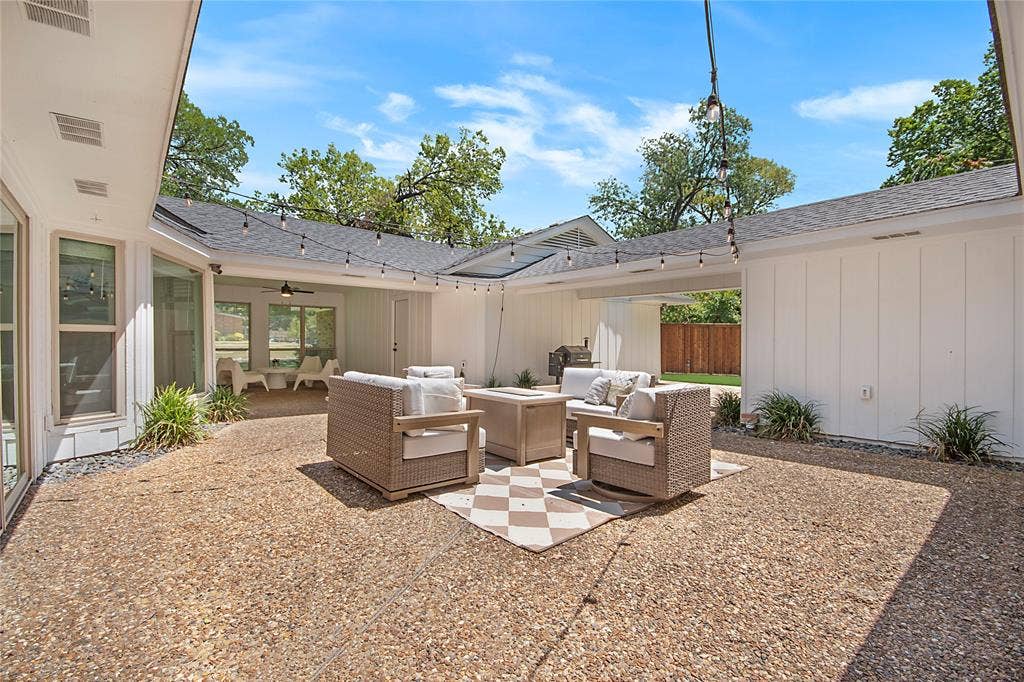 1049 Forest Grove Drive, Dallas, TX 75218 1049 Forest Grove Drive, Dallas, TX 75218
