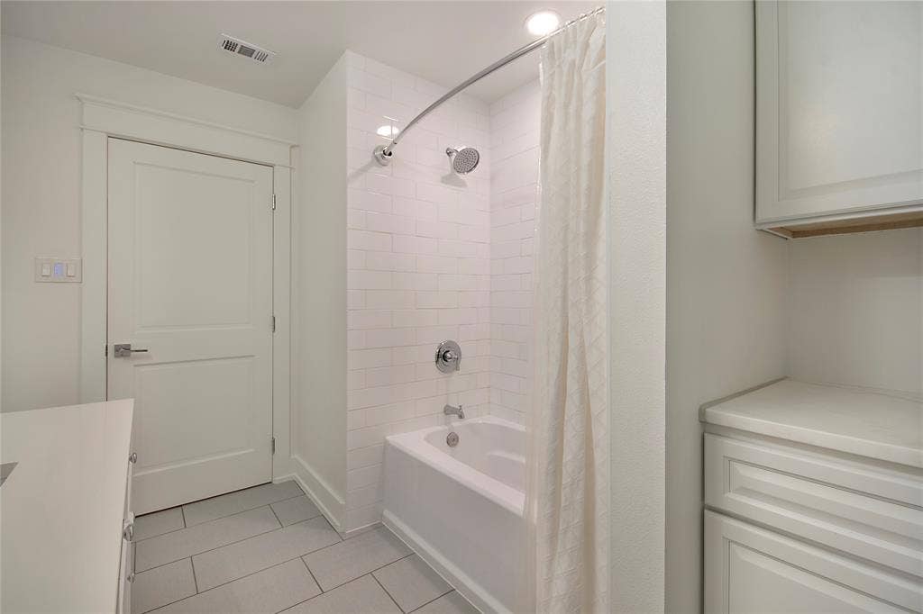 1049 Forest Grove Drive, Dallas, TX 75218 1049 Forest Grove Drive, Dallas, TX 75218