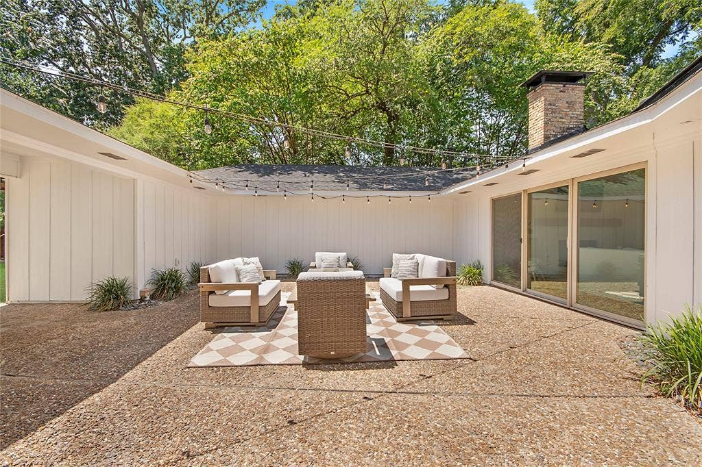 1049 Forest Grove Drive, Dallas, TX 75218 1049 Forest Grove Drive, Dallas, TX 75218