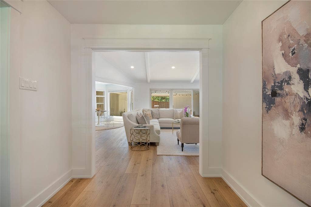 1049 Forest Grove Drive, Dallas, TX 75218 1049 Forest Grove Drive, Dallas, TX 75218