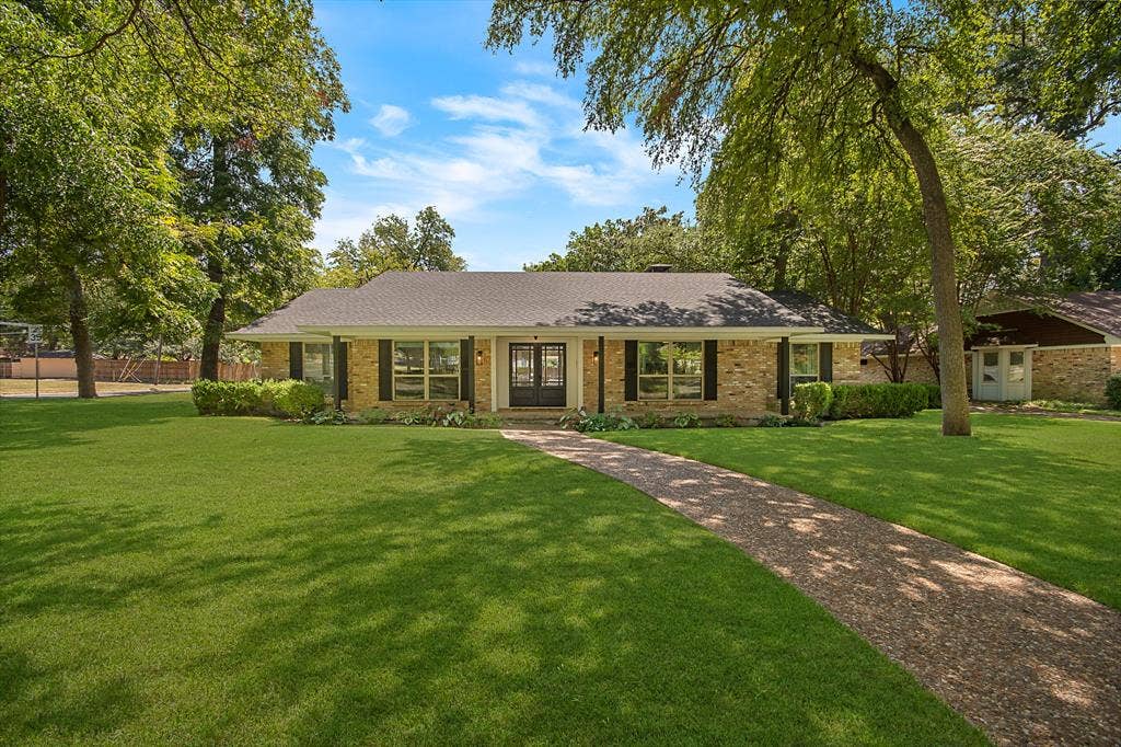1049 Forest Grove Drive, Dallas, TX 75218 1049 Forest Grove Drive, Dallas, TX 75218