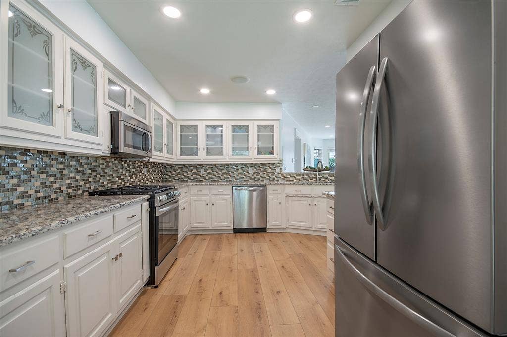 1049 Forest Grove Drive, Dallas, TX 75218 1049 Forest Grove Drive, Dallas, TX 75218