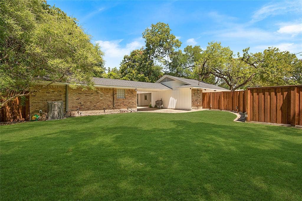 1049 Forest Grove Drive, Dallas, TX 75218 1049 Forest Grove Drive, Dallas, TX 75218