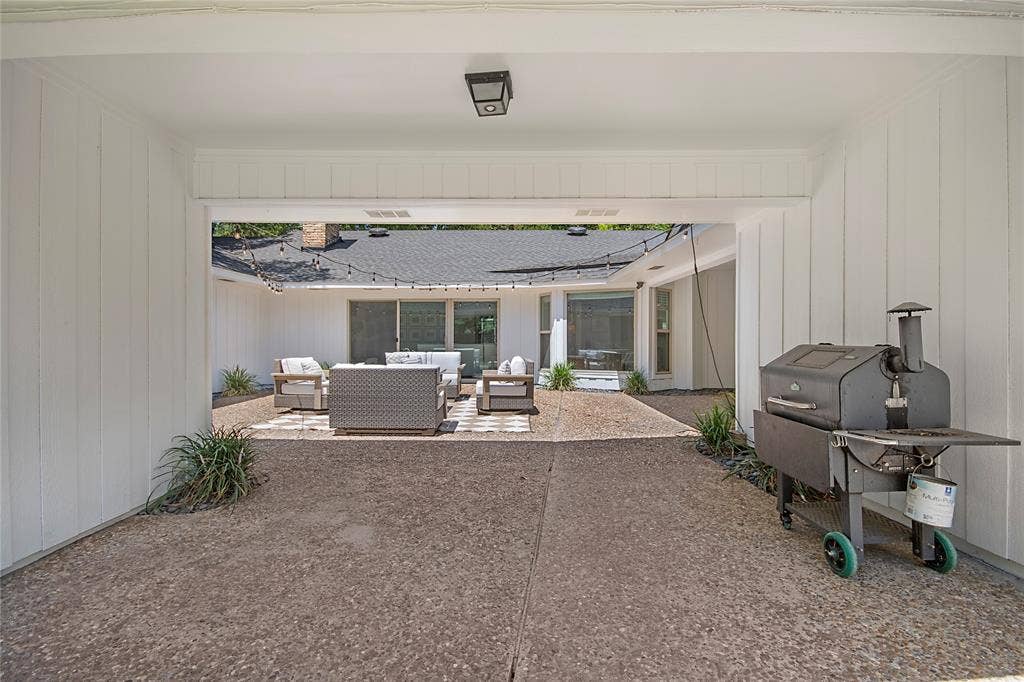 1049 Forest Grove Drive, Dallas, TX 75218 1049 Forest Grove Drive, Dallas, TX 75218